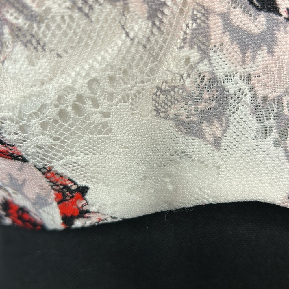 CACIQUE red, black, and white floral print light padded bra. Size 40 F. - Picture 4 of 8